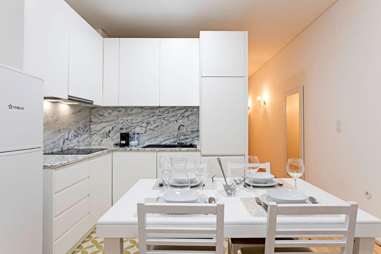 Loios 1Br Flat Downtown By Lovelystay ポルト エクステリア 写真
