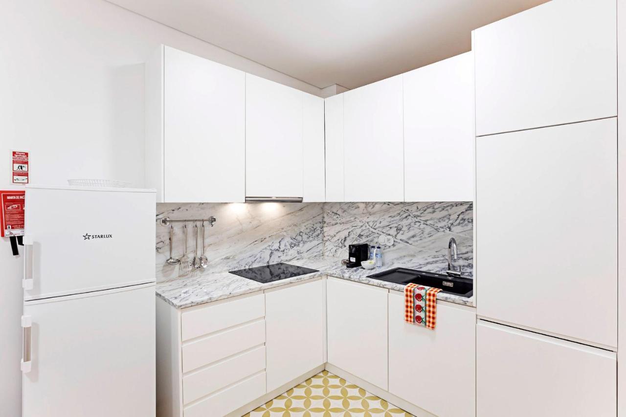 Loios 1Br Flat Downtown By Lovelystay ポルト エクステリア 写真